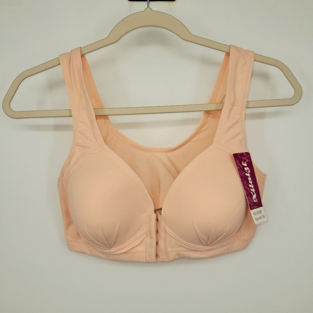 Xilai3i pink bra size 44/100 front clasp.